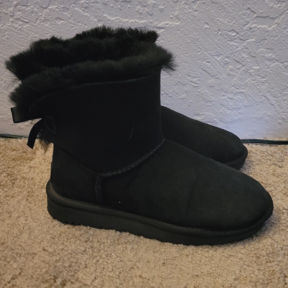UGG Mini Bailey Bow Size 6